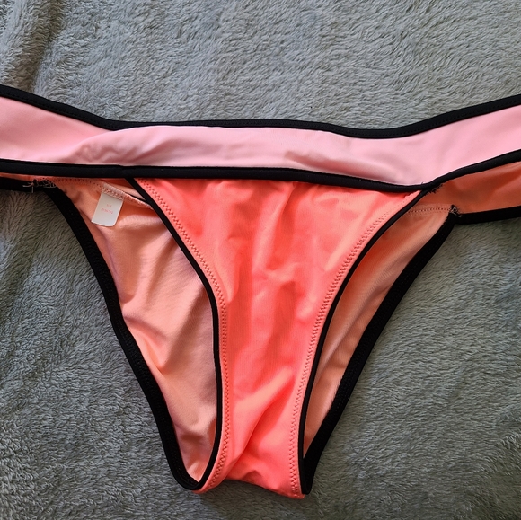 Victoria's Secret Bikini - Picture 3 of 3